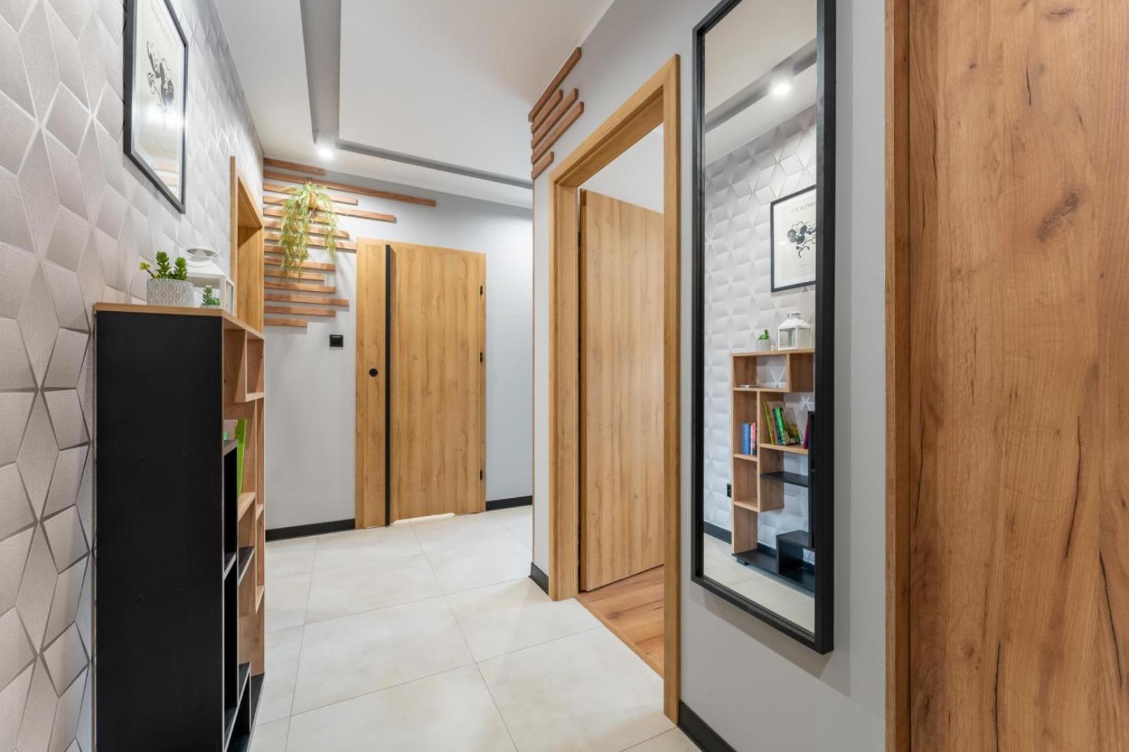 Apartament Przy Baszcie - Z Prywatnym Parkingiem W Centrum - By Spaceapart Jelenia Góra Exteriör bild